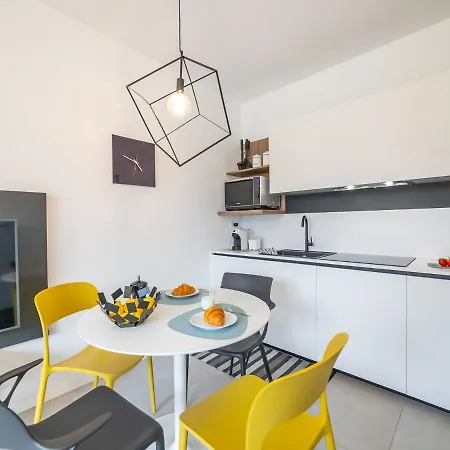 Appartamento Leonardo - Swimming Pool And Wide Patio With Barbecue